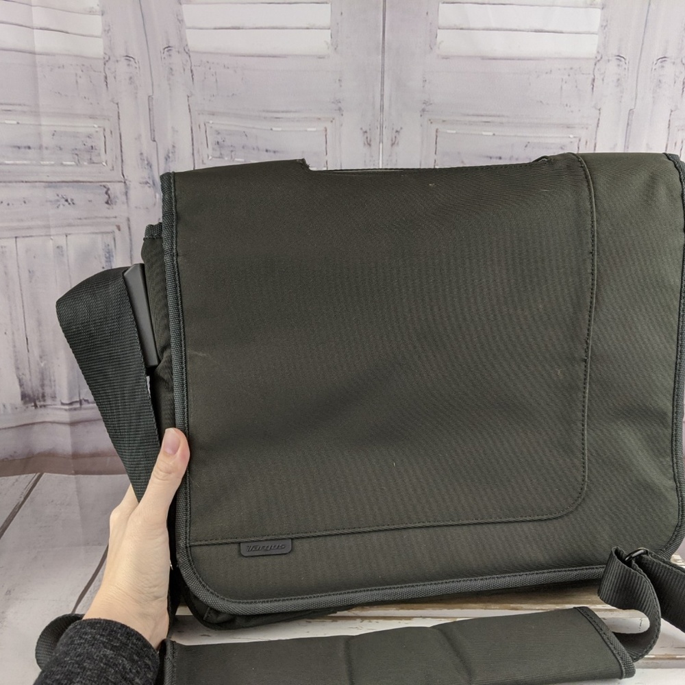 Targus Messenger Bag for Dell Computer Laptop Gray‎